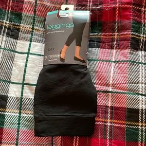 NWT Maternity Capri Leggings